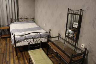Гостевой дом Guesthouse Ninia Местиа Двухместный номер с 2 отдельными кроватями и ванной комнатой-12