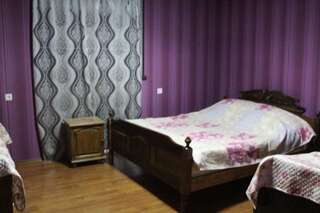 Гостевой дом Guesthouse Ninia Местиа Классический четырехместный номер-14