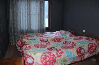 Гостевой дом Guesthouse Ninia Местиа Стандартный двухместный номер с 2 отдельными кроватями и общей ванной комнатой-14