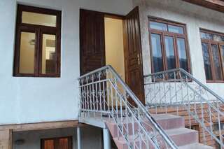 Гостевой дом Guesthouse Ninia Местиа Стандартный двухместный номер с 2 отдельными кроватями и общей ванной комнатой-19