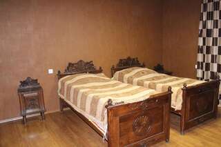 Гостевой дом Guesthouse Ninia Местиа Стандартный двухместный номер с 2 отдельными кроватями и общей ванной комнатой-27